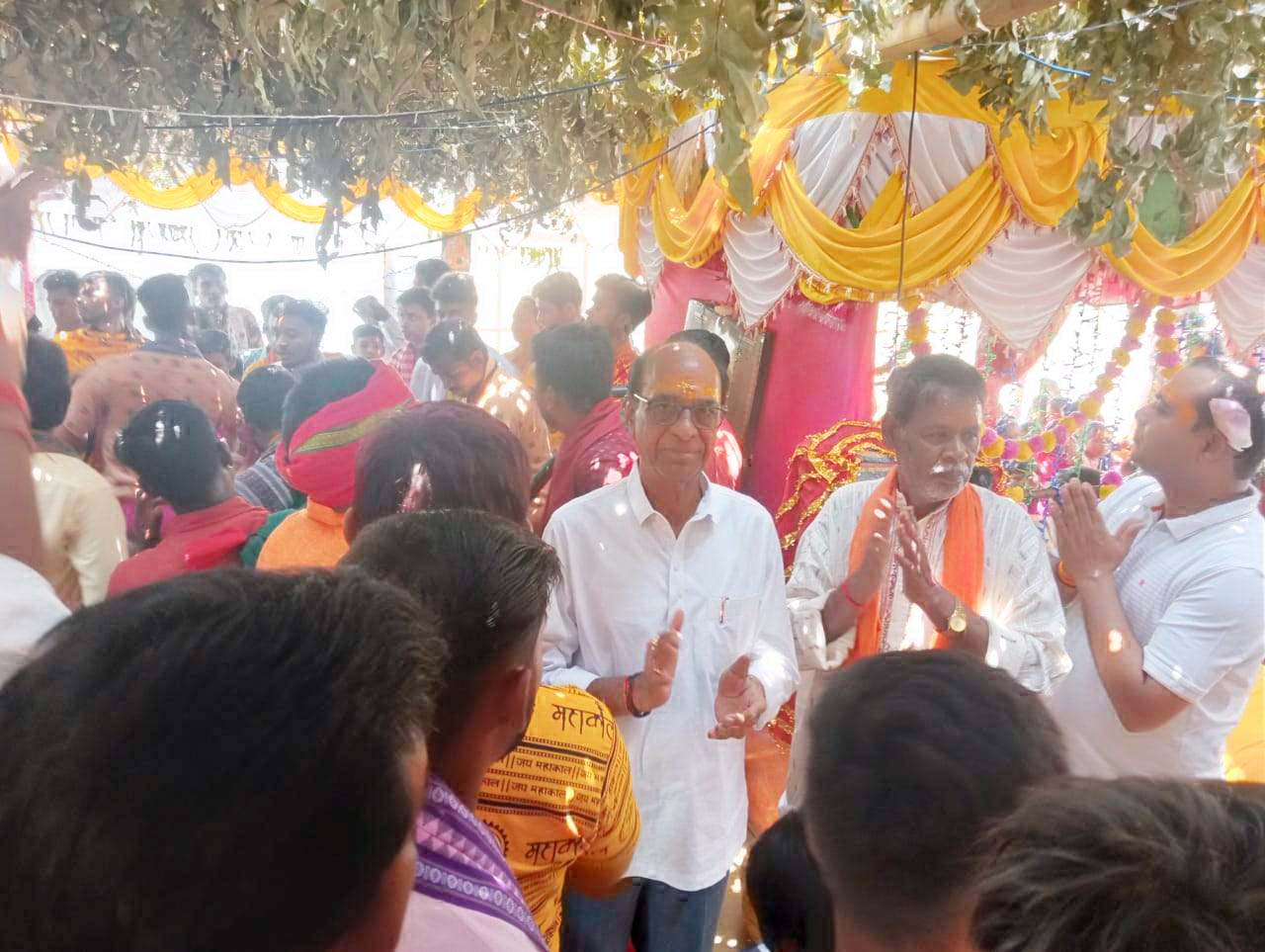 संकीर्तन यज्ञ में शामिल हुए पूर्व विधायक संकीर्तन यज्ञ में शामिल हुए पूर्व विधायक