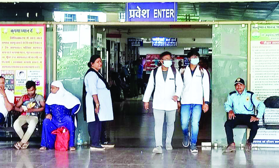 मेकाज में नई सिक्योरिटी कंपनी की दस्तक, नौकरी लगाने के नाम पर लूट रहे पैसे- आरोप मेकाज में नई सिक्योरिटी कंपनी की दस्तक, नौकरी लगाने के नाम पर लूट रहे पैसे- आरोप