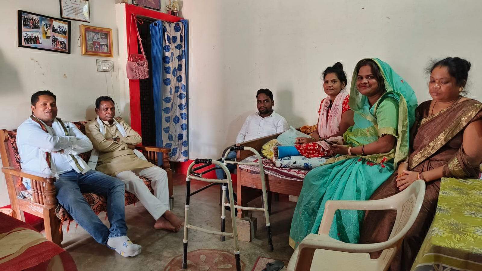 जनक पहुंचे गरियाबंद, बीमार नन्दनी से कुशलक्षेम पूछा 