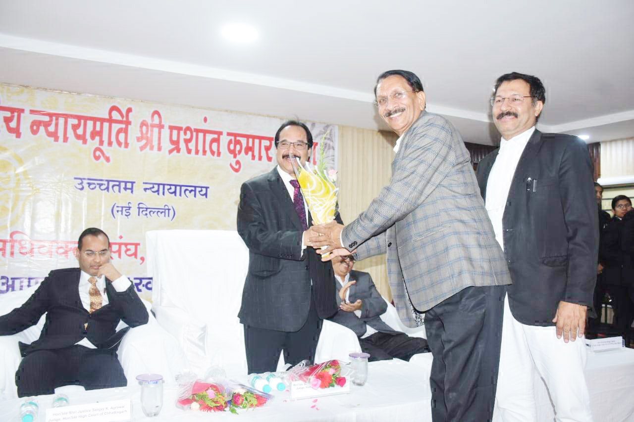 न्यायमूर्ति मिश्रा का सम्मान न्यायमूर्ति मिश्रा का सम्मान