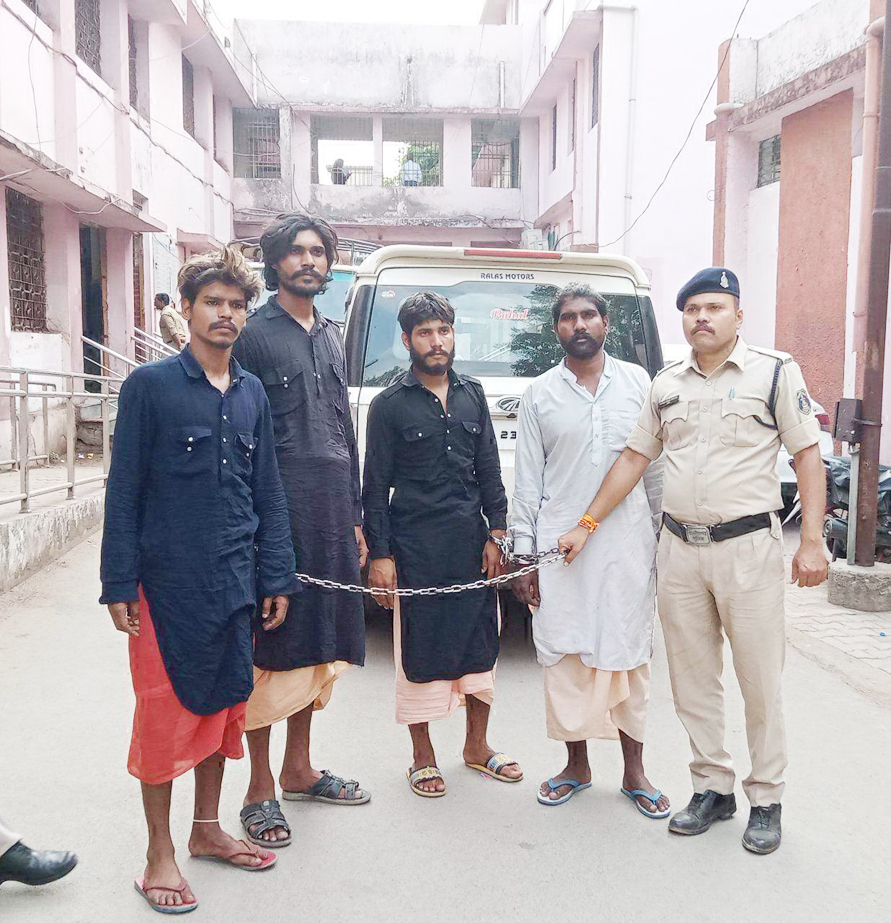 पंजाब के फर्जी साधुओं का एक गिरोह गिरफ्तार