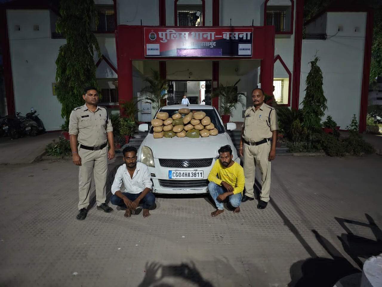 ओडिशा से महासमुंद के रास्ते कार से गांजा तस्करी, दो हिरासत में ओडिशा से महासमुंद के रास्ते कार से गांजा तस्करी, दो हिरासत में