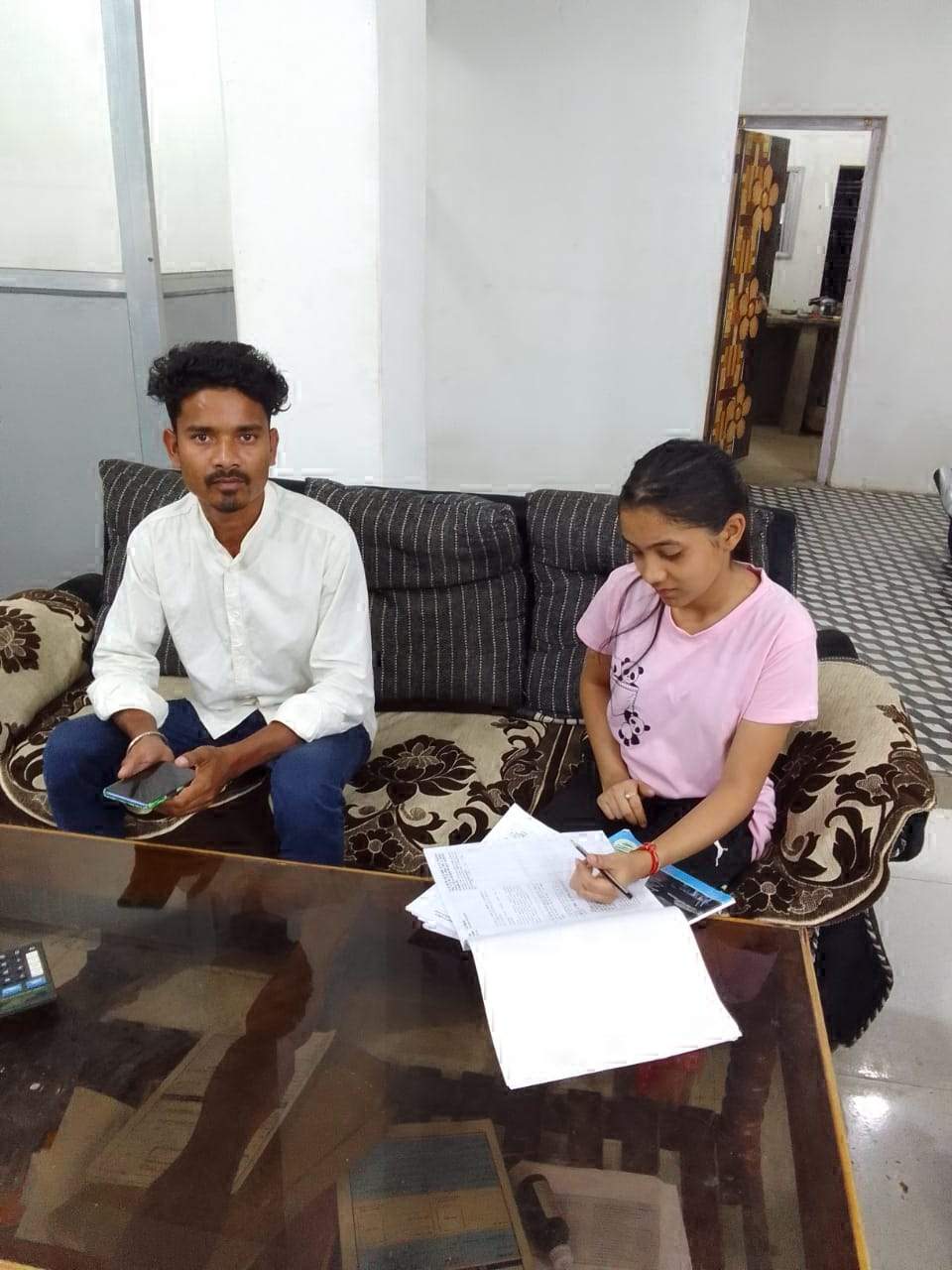 खडग़वां में औपचारिक शिक्षा या नियमित रोजगार में नहीं रहने  वाले युवाओं का सर्वेक्षण