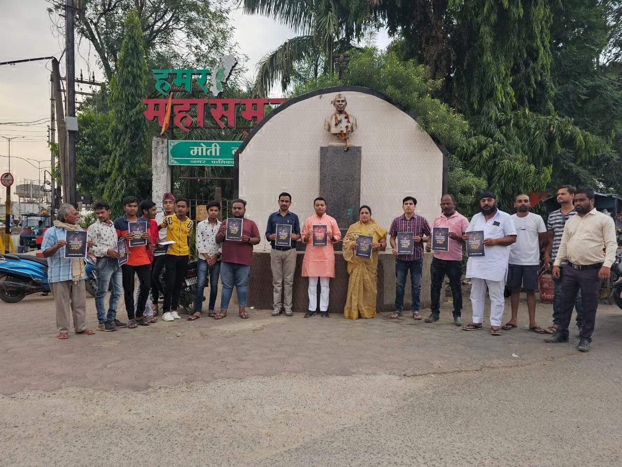 ट्रेन हादसा, नपाध्यक्ष ने दी श्रद्धांजलि ट्रेन हादसा, नपाध्यक्ष ने दी श्रद्धांजलि