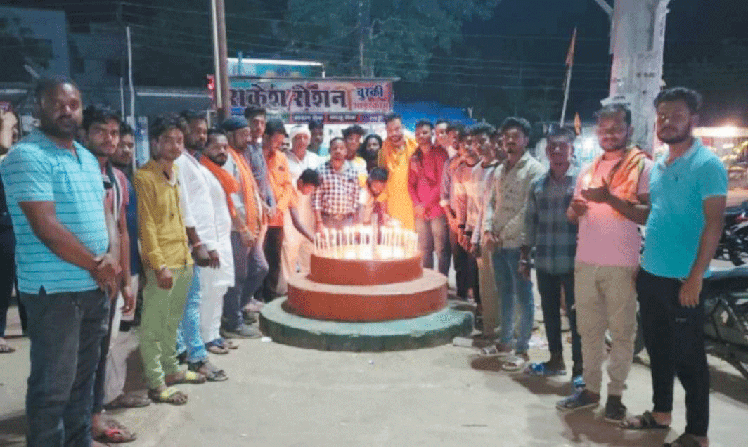 ट्रेन हादसा, मृतकों को श्रद्धांजलि