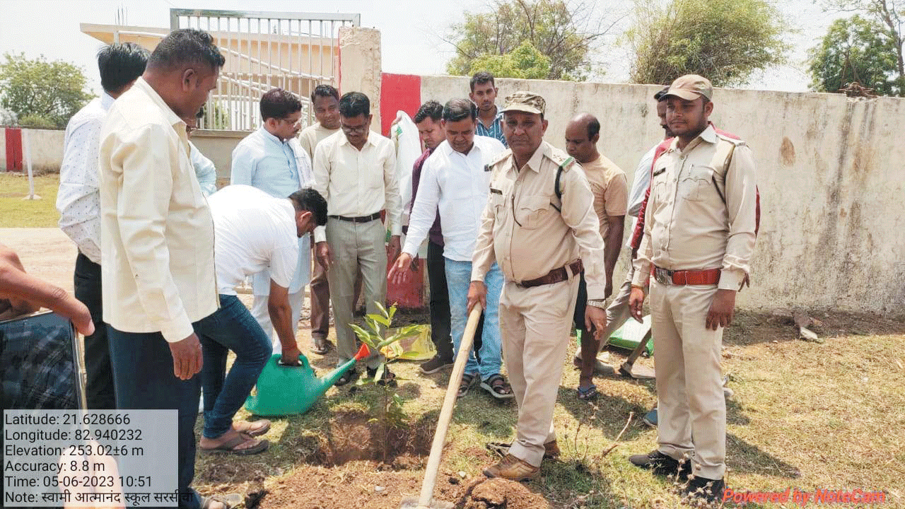 आत्मानन्द स्कूल में वन विभाग ने रोपे पौधे