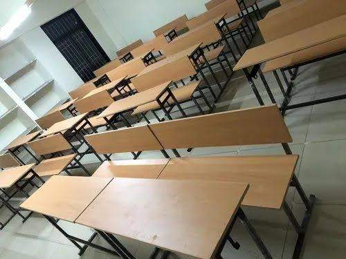 2-3 हजार के घटिया फर्नीचर का 7-8 हजार का भुगतान