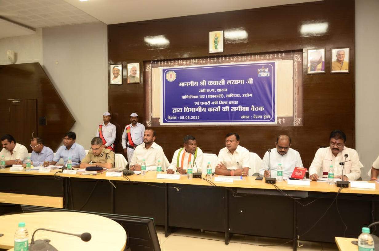 महत्वाकांक्षी योजनाओं को पहुंचाएं जन-जन तक - लखमा