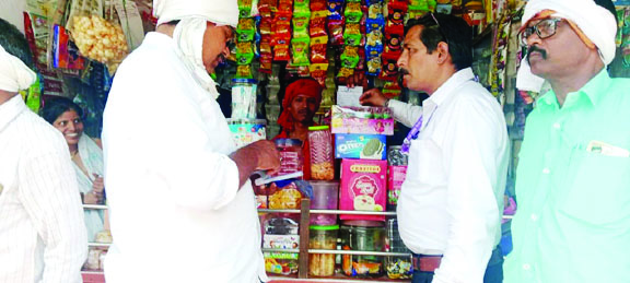 8 किराना दुकानों से 24 सौ जुर्माना, प्रतिबंधित प्लास्टिक जब्त 8 किराना दुकानों से 24 सौ जुर्माना, प्रतिबंधित प्लास्टिक जब्त