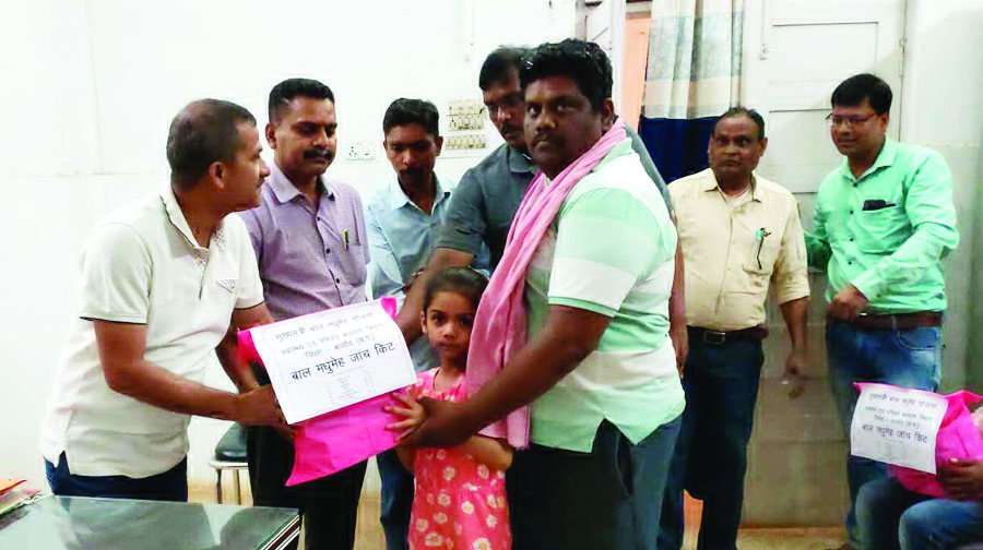 बाल मधुमेह किट का वितरण, छोटे बच्चे  भी करते हैं आसानी से उपयोग