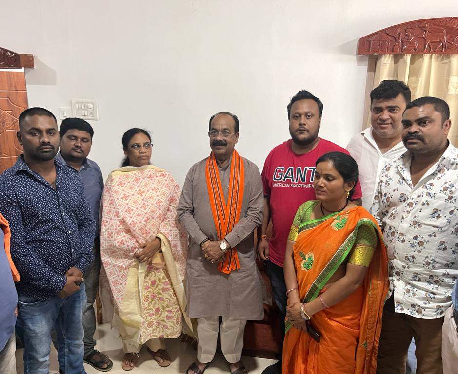 कोंडागांव पहुंचे भाजपा प्रदेशाध्यक्ष, कार्यकर्ताओं ने किया स्वागत कोंडागांव पहुंचे भाजपा प्रदेशाध्यक्ष, कार्यकर्ताओं ने किया स्वागत