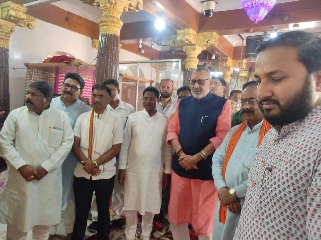 केन्द्रीय मंत्री गिरिराज सिंह ने माँ दंतेश्वरी का किया दर्शन केन्द्रीय मंत्री गिरिराज सिंह ने माँ दंतेश्वरी का किया दर्शन