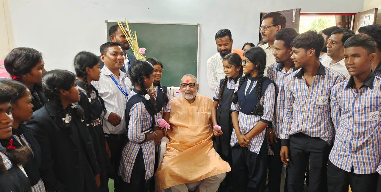 डिजिटल शिक्षा पर करें फोकस- गिरिराज