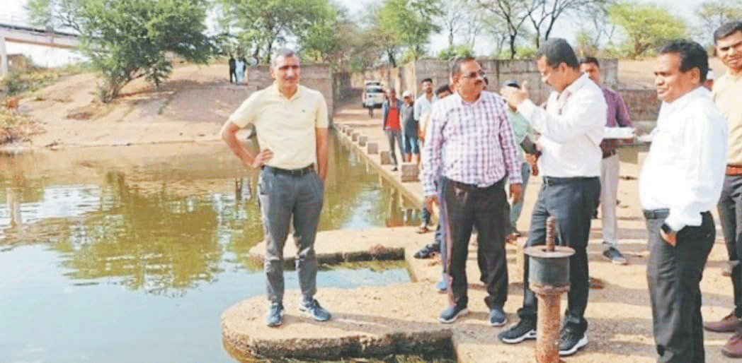 बारिश का पानी जहां एकत्रित हो रहा वहां डैम या टैंक बनाकर करें संग्रहित बारिश का पानी जहां एकत्रित हो रहा वहां डैम या टैंक बनाकर करें संग्रहित