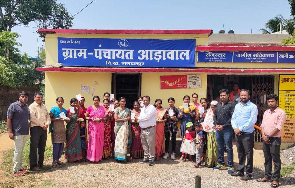 संभाग में 856 नए खाते खोले, ग्राहकों को पासबुक वितरण