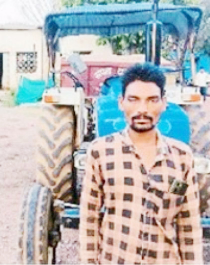 अवैध खुदाई की शिकायत, रेत का परिवहन करते ट्रैक्टर चालक गिरफ्तार