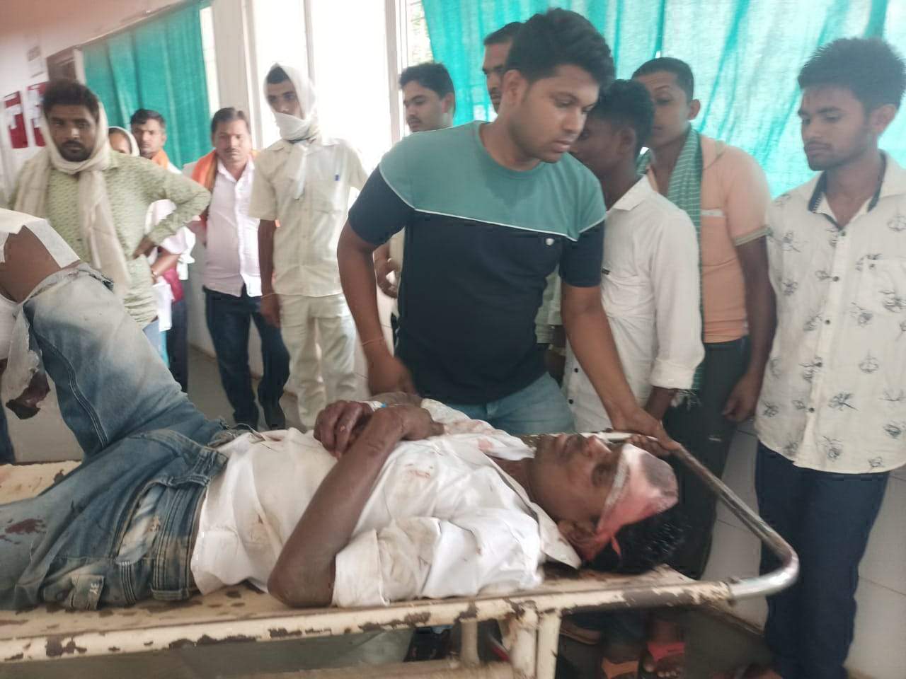 स्कूटी-बाइक की भिड़ंत, विधायक बृहस्पत के बड़ेेे साले की मौत, 3 गंभीर 