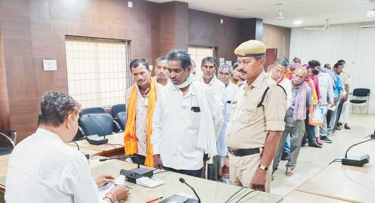 मनरेगा से गौठान का निर्माण, भुगतान के लिए बाबा मोहतरा के सरपंच ने लगाई गुहार