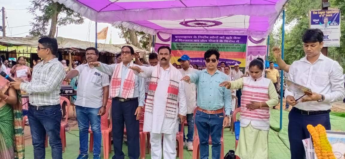 बालाछापर के निर्दोषों को झूठे केस में जेल भेजने के विरोध में ईसाई आदिवासी महासभा का धरना-प्रदर्शन