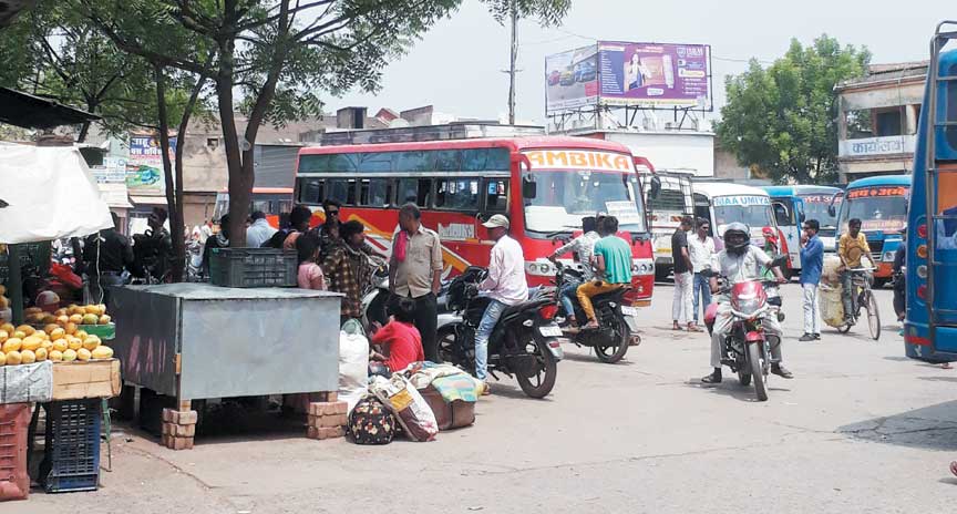 व्यवस्थित हाईटेक बस स्टैंड को तरस रहा जिला मुख्यालय