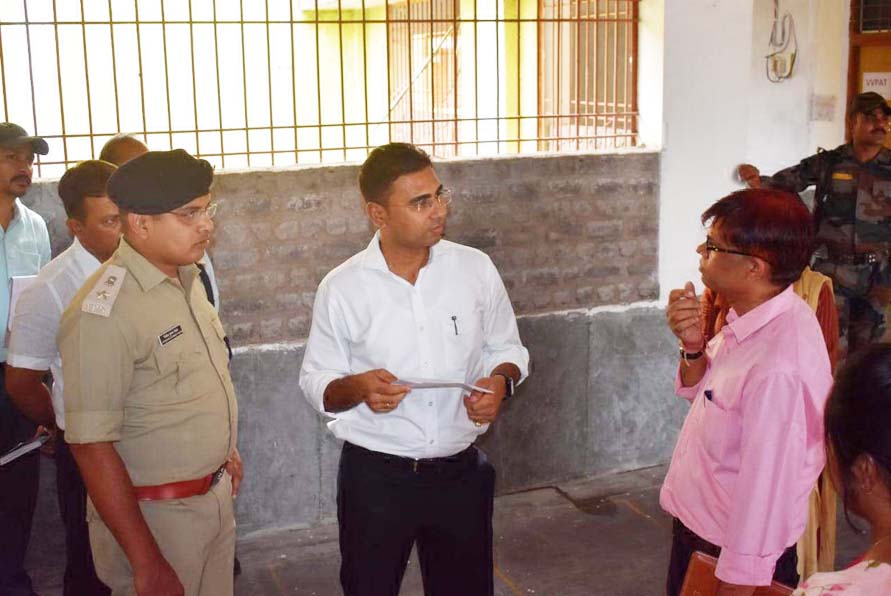 ईवीएम मशीनों का एफएलसी, कलेक्टर एसपी कर रहे मॉनिटरिंग, चुनाव मोड में प्रशासन
