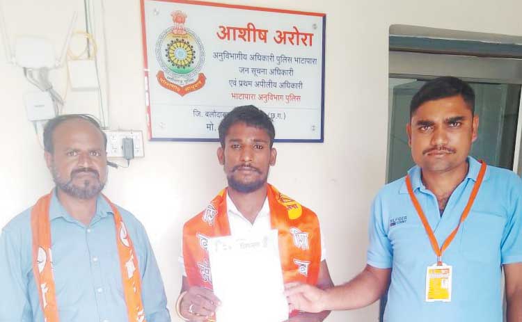 असामाजिक तत्वों पर लगाम लगाने शिवसेना ने सौंपा ज्ञापन