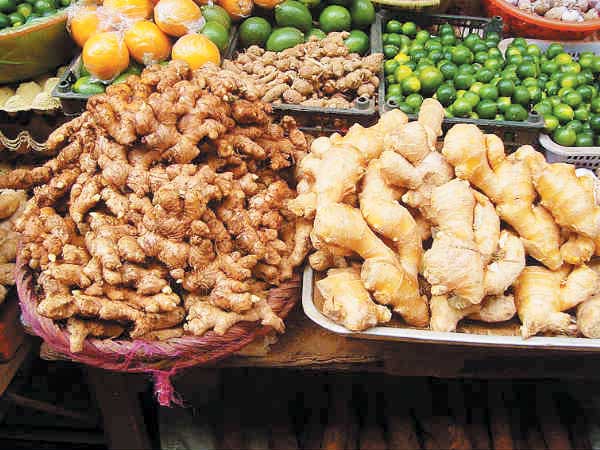 अदरक 2 सौ और टमाटर के दाम 60 रुपए अदरक 2 सौ और टमाटर के दाम 60 रुपए