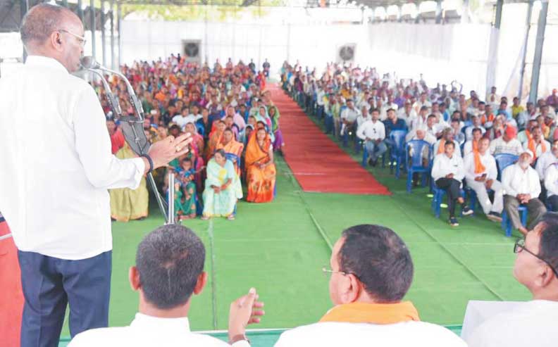 छत्तीसगढिय़ों को गोबर, गिल्ली-डंडा पकड़ा कांग्रेसी लेव्ही वसूलने में मशगूल-अजय