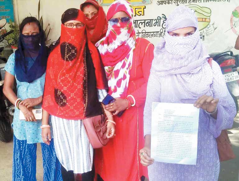 महिलाओं के साथ लाखों की धोखाधड़ी, नामजद शिकायत दर्ज