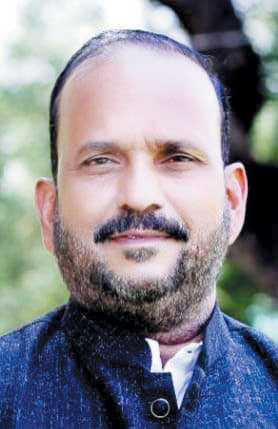 सहकारी समिति के कर्मचारी बेमुद्दत हड़ताल पर, खाद-बीज के लिए भटक रहे किसान-योगेश