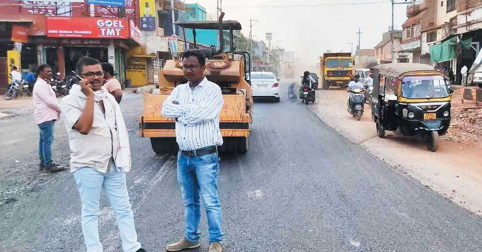 बारिश पूर्व तैयार हो जाएगी महानदी तक वन साईड फोरलेन सडक़ निर्माण- ऋषि सेन बारिश पूर्व तैयार हो जाएगी महानदी तक वन साईड फोरलेन सडक़ निर्माण- ऋषि सेन