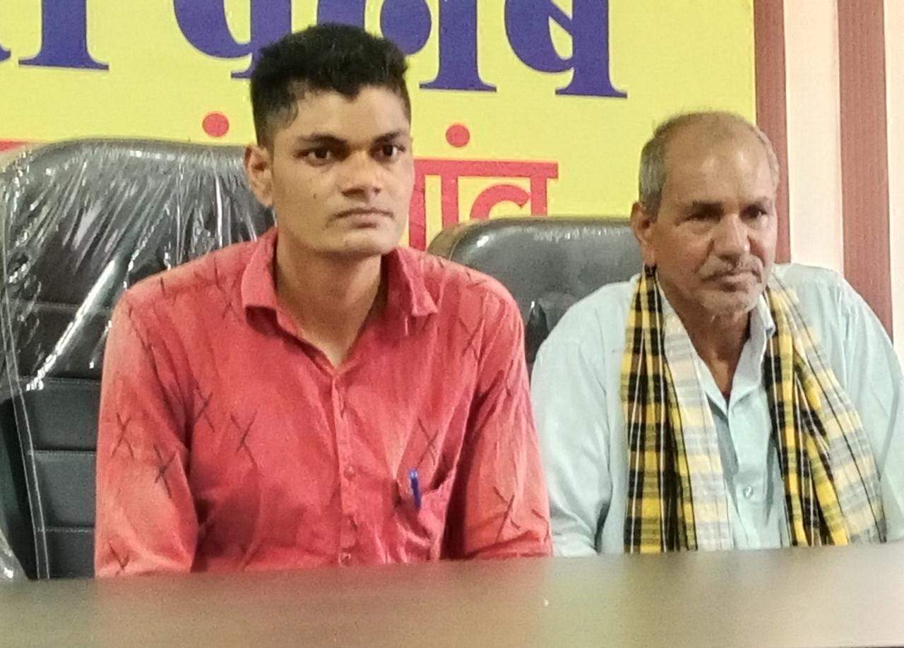 ब्याजखोर ने दी जान से मारने की धमकी, डर से भागा युवक 5 माह बाद लौटा ब्याजखोर ने दी जान से मारने की धमकी, डर से भागा युवक 5 माह बाद लौटा