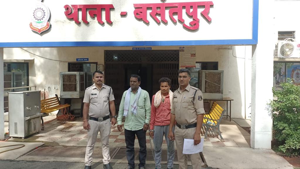 रेत के खेप में महिला का शव लाने वाले दो गिरफ्तार रेत के खेप में महिला का शव लाने वाले दो गिरफ्तार