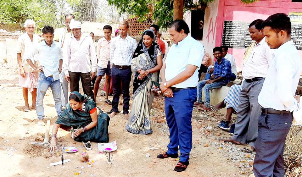 जनपद अध्यक्ष ने किया स्कूल निर्माण कार्य का भूमिपूजन