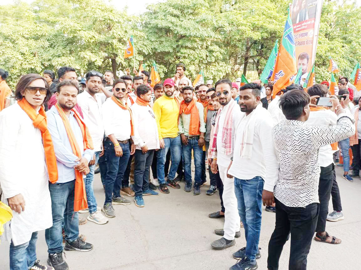 राजधानी में सीएम आवास घेराव में शामिल हुए भाजयुमो कार्यकर्ता राजधानी में सीएम आवास घेराव में शामिल हुए भाजयुमो कार्यकर्ता