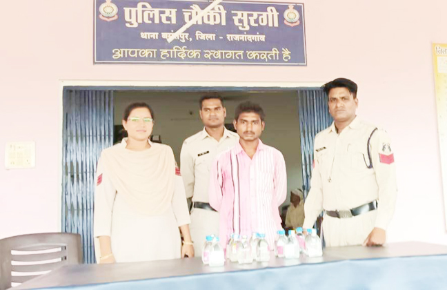 शराब के साथ आरोपी पकड़ाया शराब के साथ आरोपी पकड़ाया