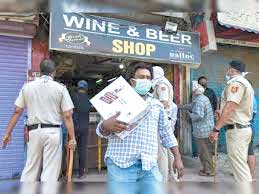 तय समय का उल्लंघन कर बेची जा रही शराब
