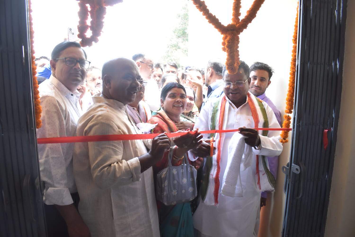 सरकार सभी वर्गों के कल्याण के लिए प्रतिबद्धता के साथ कर रही है काम सरकार सभी वर्गों के कल्याण के लिए प्रतिबद्धता के साथ कर रही है काम