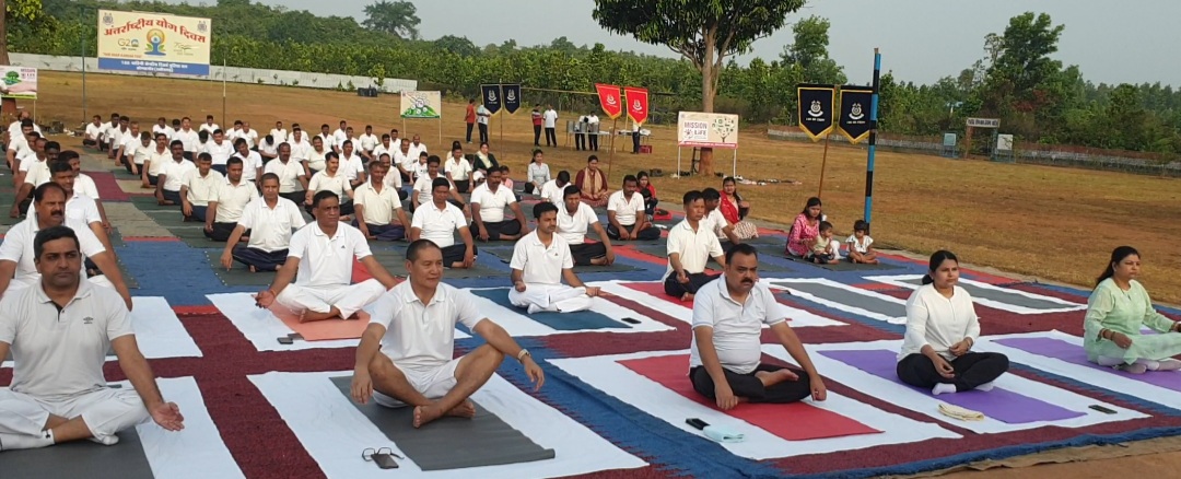 सीआरपीएफ जवानों ने किया योग