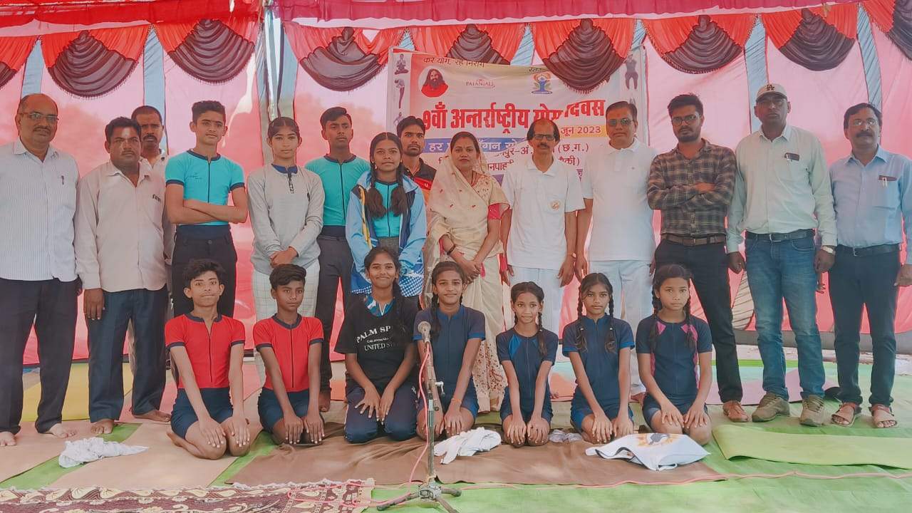 योग दिवस में शामिल हुई जिपं अध्यक्ष योग दिवस में शामिल हुई जिपं अध्यक्ष