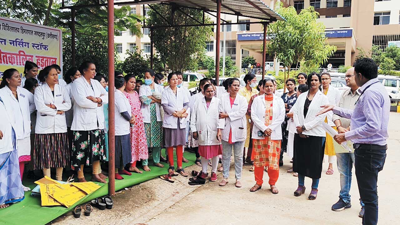 स्टाफ नर्स की मांगें पूरी, जल्द ही भर्ती किया जाएगा