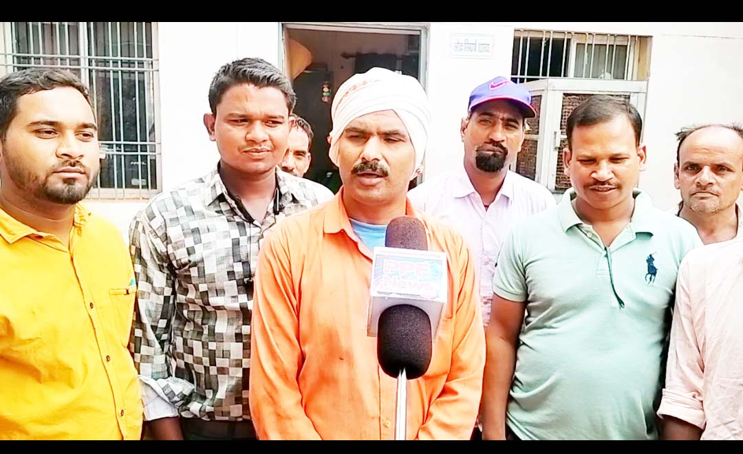 दैवेभो व श्रमिकों को समय पर नहीं मिल रही राशि, आक्रोश