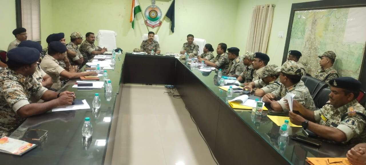 कानून व्यवस्था की समीक्षा