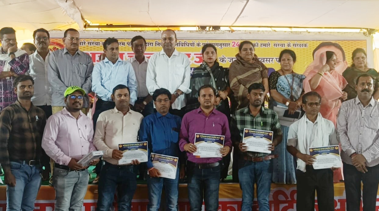 विधायक अजय चन्द्राकर को जन्मदिन की बधाई देने तांता