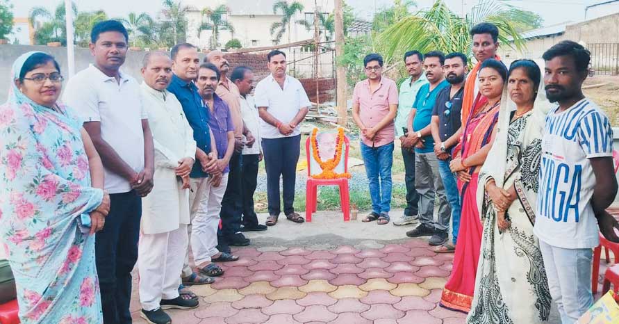 विधायक उत्तरी ने तालाब सफाई कर दिया स्वच्छता का संदेश