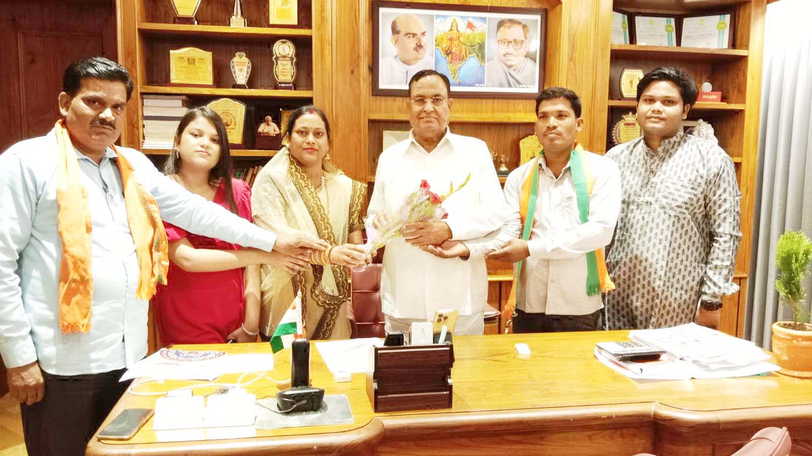 भाजपा अजा मोर्चा के पदाधिकारियों ने किया पूर्व विधानसभा अध्यक्ष से मुलाकात