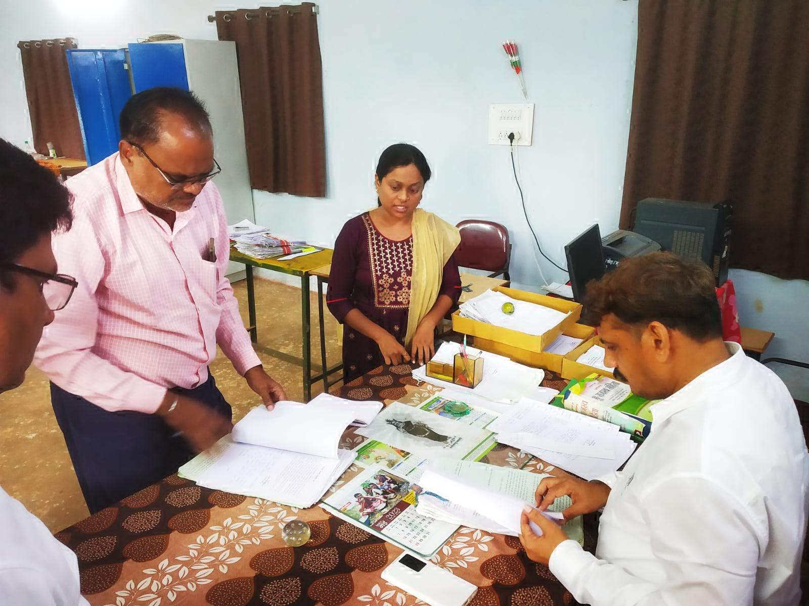 उप-तहसील जालबांधा का निरीक्षण, लंबित प्रकरण और आवक पंजी  नहीं होने पर जताई नराजगी