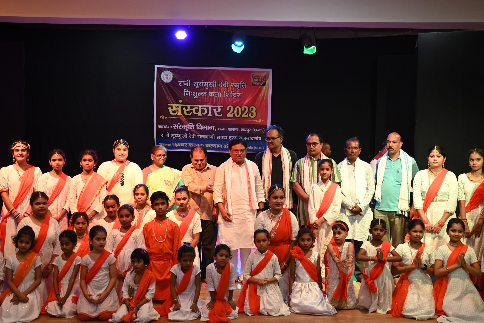शिविर में बच्चों ने कला की बारीकियां सीखी रेणुका, योगेन्द्र, विवेक व गणेश सम्मानित शिविर में बच्चों ने कला की बारीकियां सीखी रेणुका, योगेन्द्र, विवेक व गणेश सम्मानित