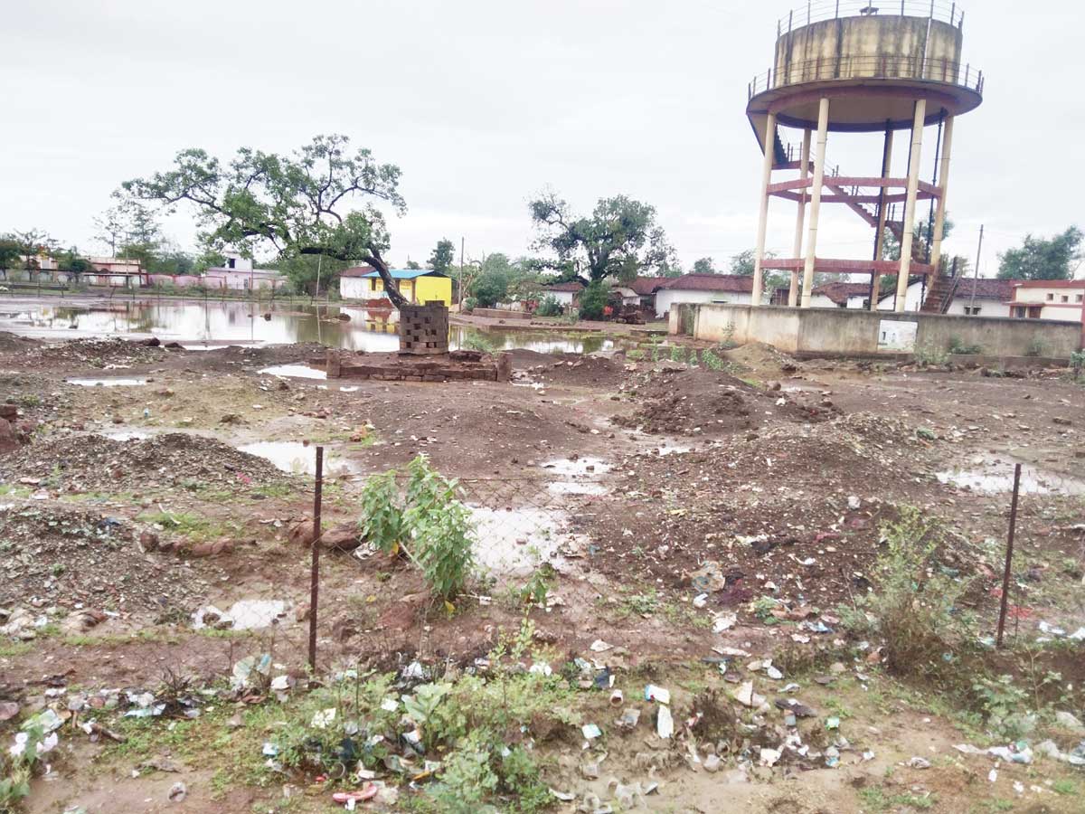 टिकुलिया में गौठान की स्थिति बदहाल