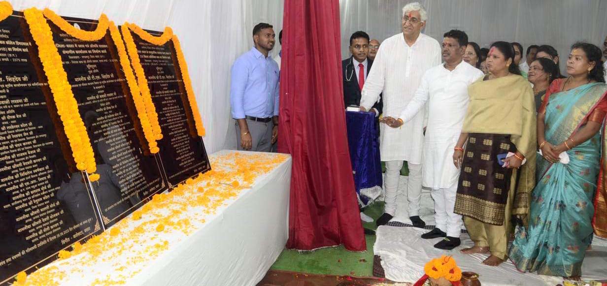 स्वास्थ्य मंत्री ने डिमरापाल अस्पताल परिसर में 50 बिस्तर क्रिटिकल केयर हेल्थ ब्लॉक का किया भूमिपूजन